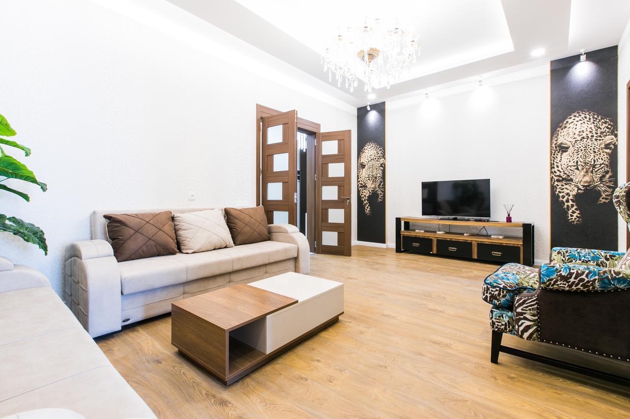 Sweet Home 6 Vip At Rustaveli Avenue Tiflis Exterior foto