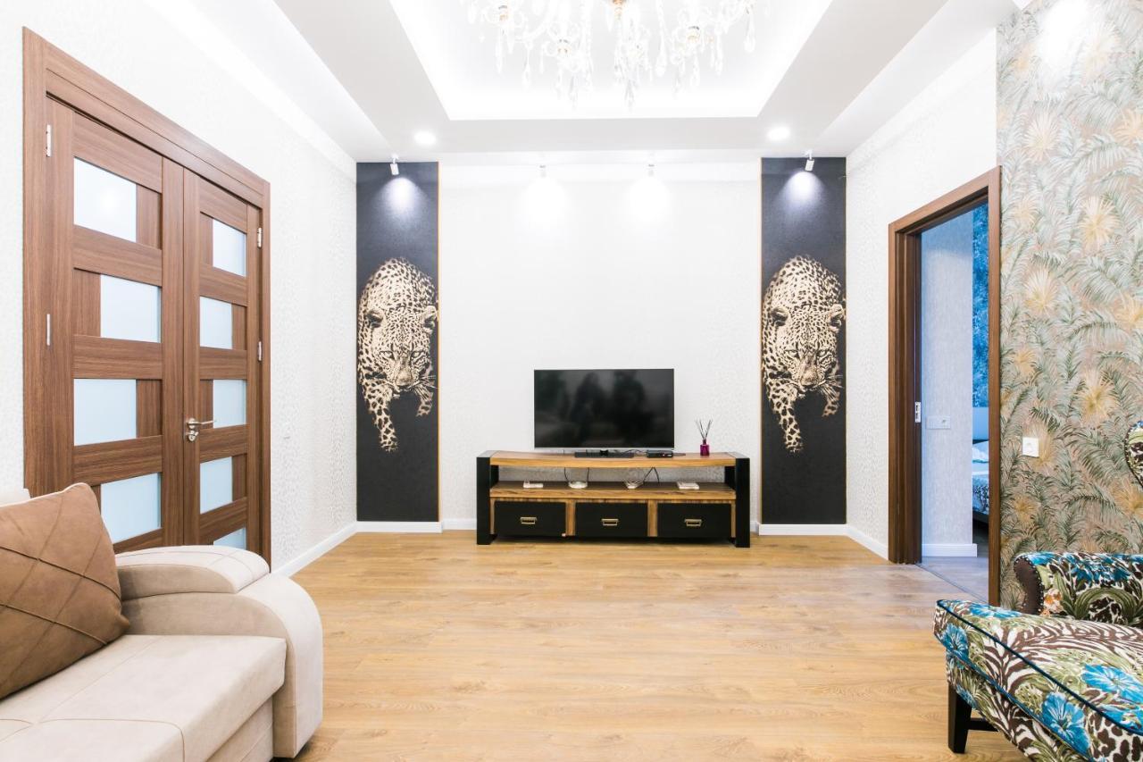 Sweet Home 6 Vip At Rustaveli Avenue Tiflis Exterior foto